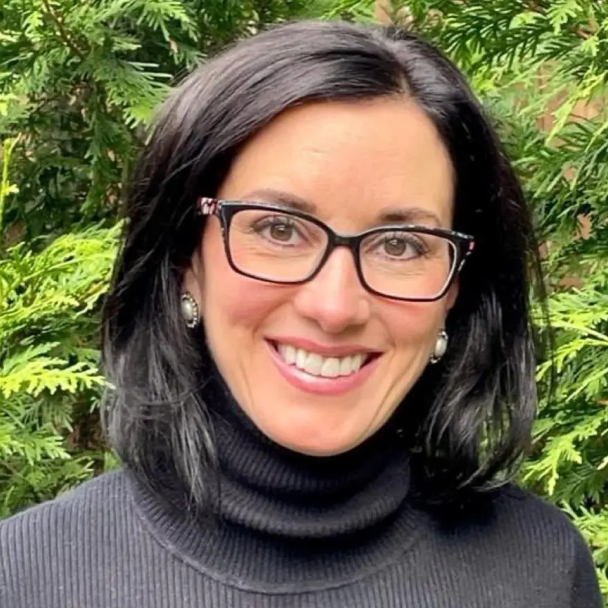 Headshot of happy looking fusion board member, Jenn Pavan.